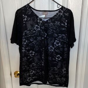 Chico's Black and White Floral Short Sleeve Top